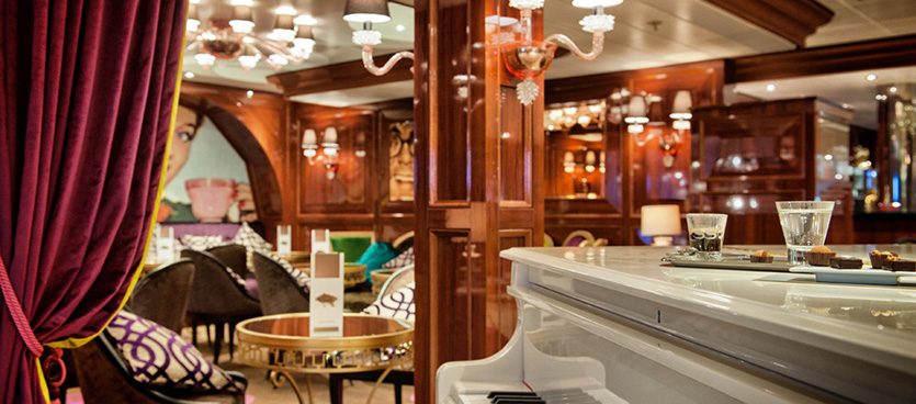 El nuevo Piano Bar a bordo del Costa NeoRomantica tras su reinauguración en 2012. CRUCEROS COSTA NEOROMANTICA CRUCEROS NORTE DE EUROPA CRUCEROS FIORDOS NORUEGOS CRUCEROS CABO NORTE CRUCEROS NORUEGA CRUCEROS FIORDOS NORUEGOS COSTA CRUCEROS CRUCEROS MEDITERRANEO